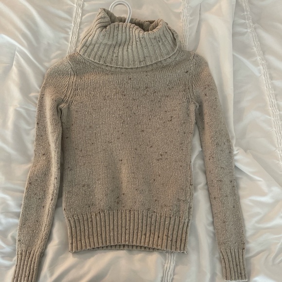 Marc Jacob’s sweater! Lovely for the cold winters - Picture 2 of 2
